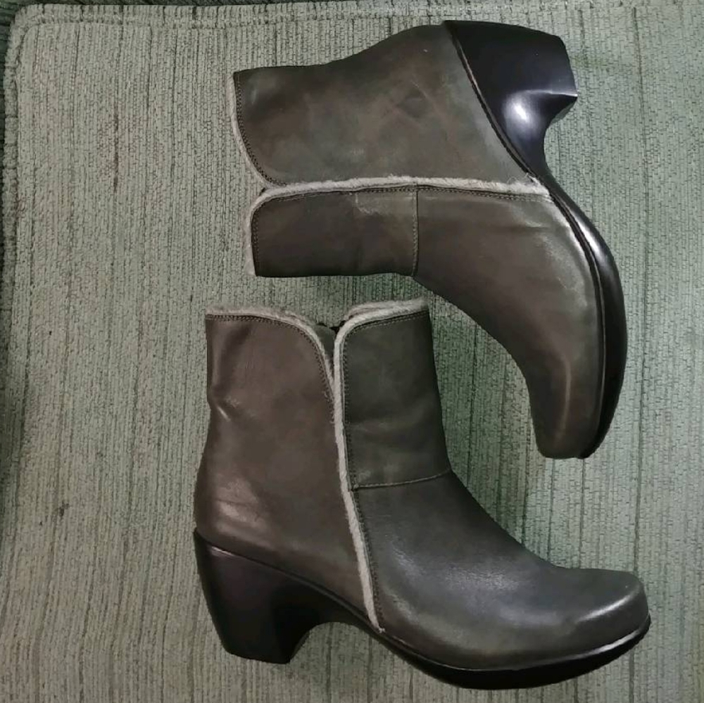 Naot Fantacy Gray Ankle Boots